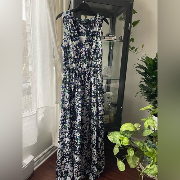 Banana Republic Gorgeous Flowy Pattern Dress - Picture 2 of 4